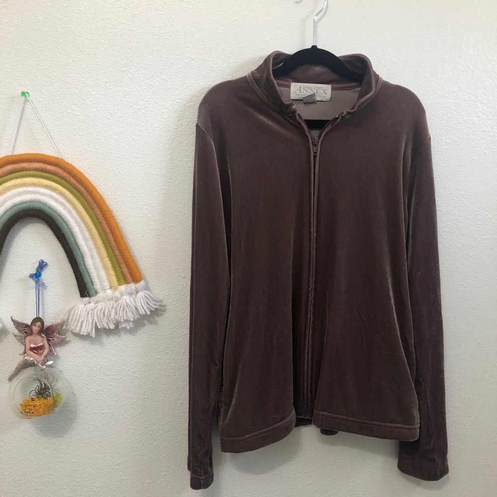 light brown velvet zip-up jacket 🤍